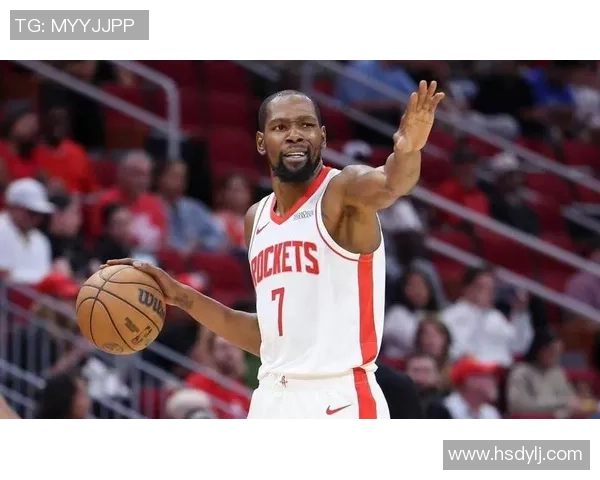 热火与雷霆总决赛第三场激战回顾球星表现与战术分析